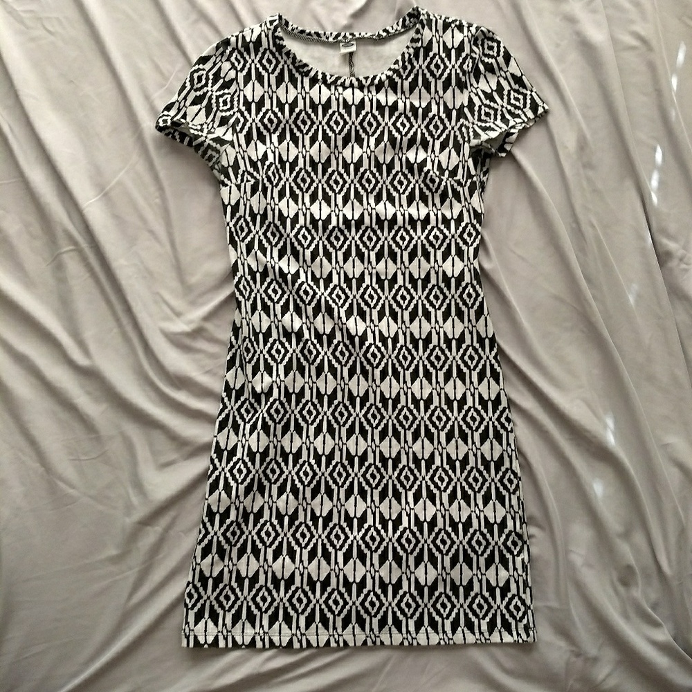 Black and white bodycon dress